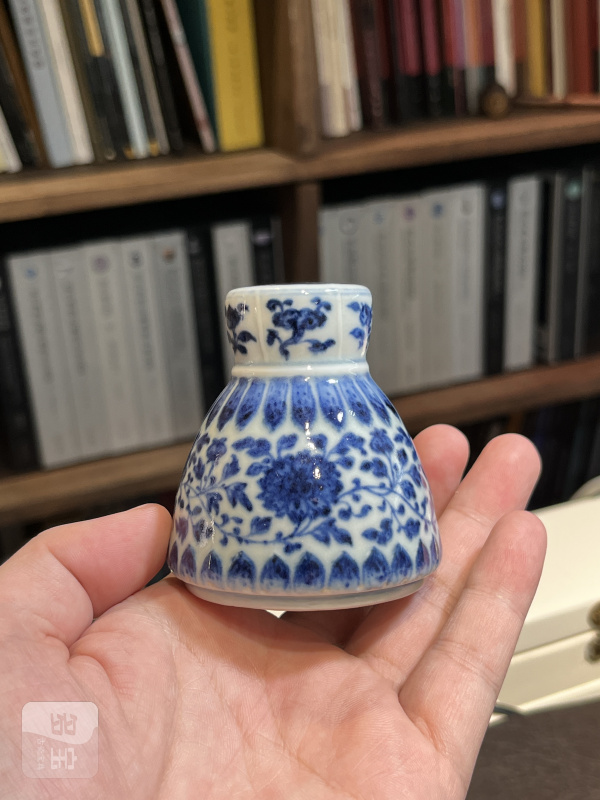 清雍正 仿宣窑青花缠枝莲纹花插 - 图4